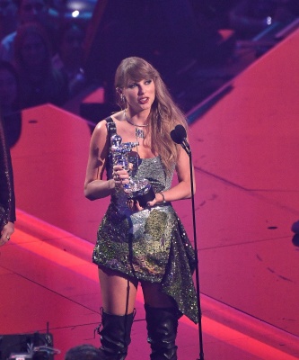 TAYLOR_0228~0.jpg
