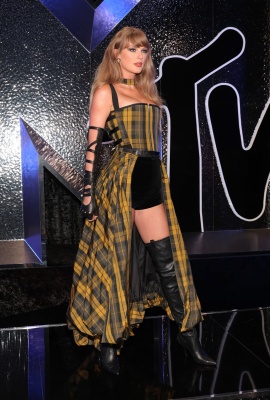 TAYLOR_0240.jpg