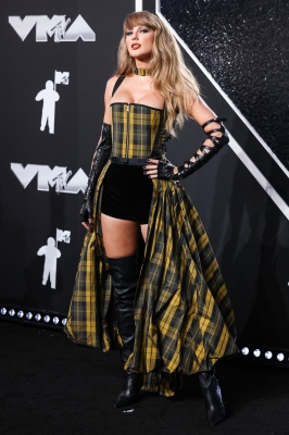 TAYLOR_0248~0.jpg