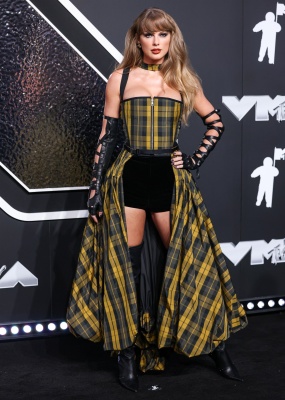 TAYLOR_0277~0.jpg