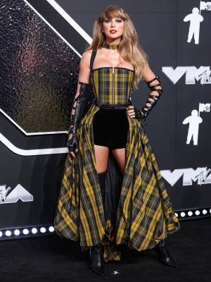 TAYLOR_0280~0.jpg