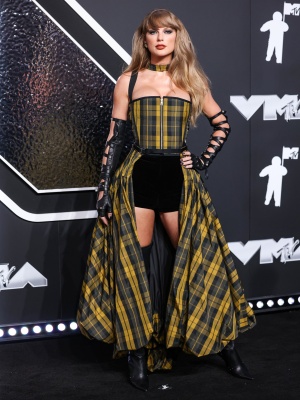 TAYLOR_0282~0.jpg