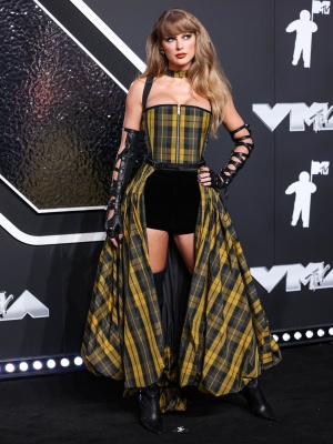 TAYLOR_0284~0.jpg