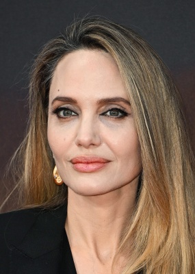 angelina_0001.jpg