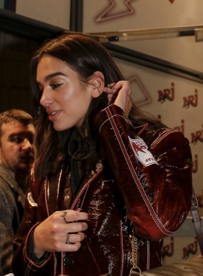 dualipa_0002.jpg