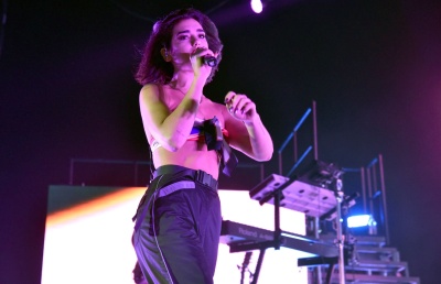 dualipa_0001.jpg