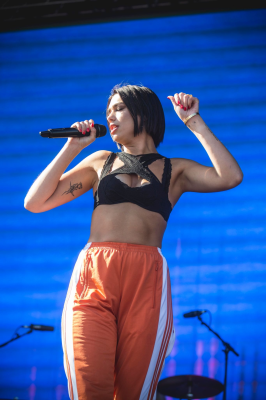 dualipa_0002.png