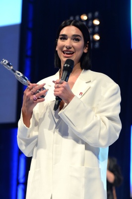 dualipa_0001.jpg