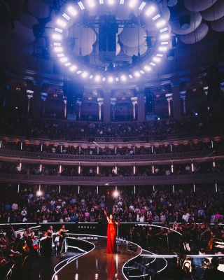 dualipa_0001.jpg
