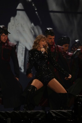 taylor_0018~0.jpg