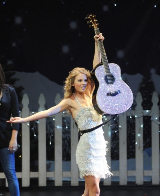 taylor_0004~0.jpg