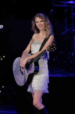 taylor_0009~0.jpg