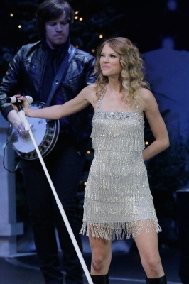 taylor_0015~0.jpg