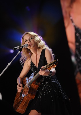 taylor_0004~0.jpg