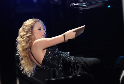 taylor_0006~0.jpg