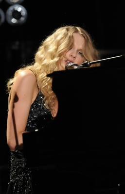 taylor_0007~0.jpg