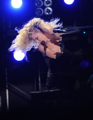taylor_0009~0.jpg