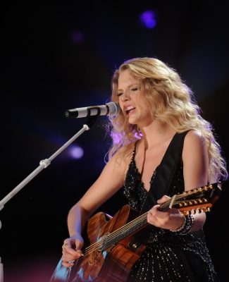 taylor_0015~0.jpg