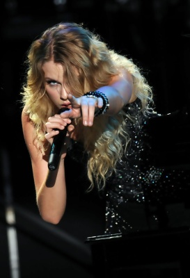taylor_0018~0.jpg