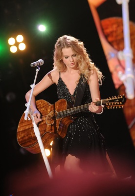 taylor_0023~0.jpg
