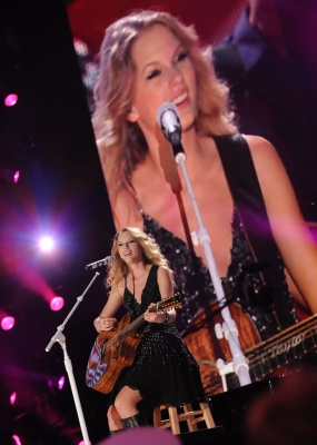 taylor_0029~0.jpg