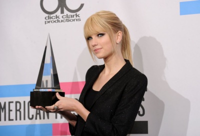 190812271_taylorswift11212010americanmusicawards48.jpg