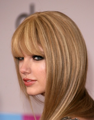 190812318_taylorswift11212010americanmusicawards54.jpg