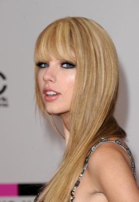 190812345_taylorswift11212010americanmusicawards56.jpg
