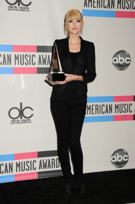 190812652_taylorswift11212010americanmusicawards132.jpg