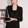 190812184_taylorswift11212010americanmusicawards27.jpg