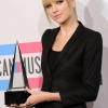 190812192_taylorswift11212010americanmusicawards29.jpg