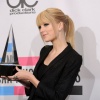 190812264_taylorswift11212010americanmusicawards47.jpg