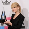 190812271_taylorswift11212010americanmusicawards48.jpg
