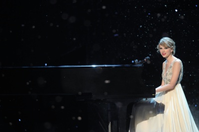 taylor_0013~0.jpg