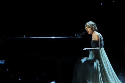 taylor_0014~0.jpg