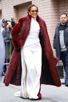 90893837_jennifer_lopez_12122018_adds_02.jpg