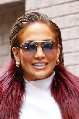 90893839_jennifer_lopez_12122018_adds_04.jpg