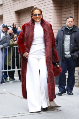 90893841_jennifer_lopez_12122018_adds_05.jpg
