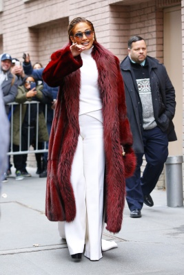 90893844_jennifer_lopez_12122018_adds_06.jpg