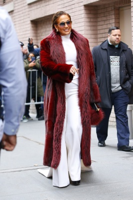 90893846_jennifer_lopez_12122018_adds_07.jpg