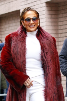 90893851_jennifer_lopez_12122018_adds_09.jpg