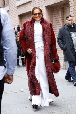 90893852_jennifer_lopez_12122018_adds_10.jpg