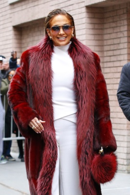 90893854_jennifer_lopez_12122018_adds_11.jpg