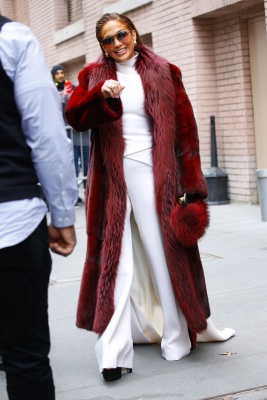 90893859_jennifer_lopez_12122018_adds_13.jpg