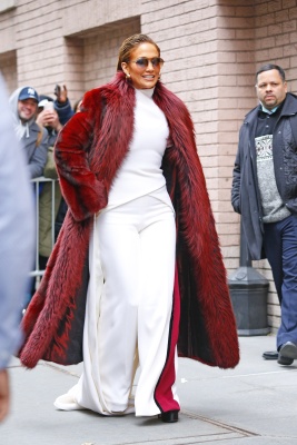 90893863_jennifer_lopez_12122018_adds_17.jpg