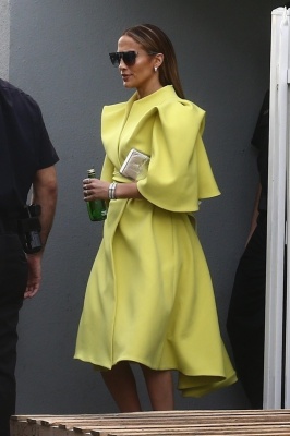 91102815_jennifer_lopez_14122018_03.jpg