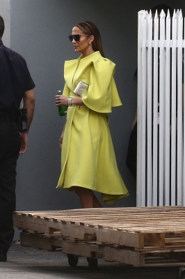 91102817_jennifer_lopez_14122018_04.jpg