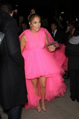 90909216_jennifer_lopez_12122018_10.jpg