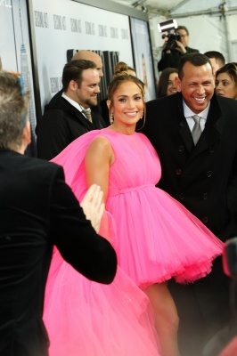 90909220_jennifer_lopez_12122018_14.jpg