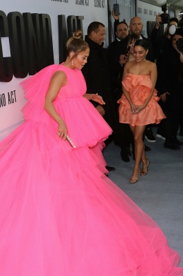 90909223_jennifer_lopez_12122018_17.jpg